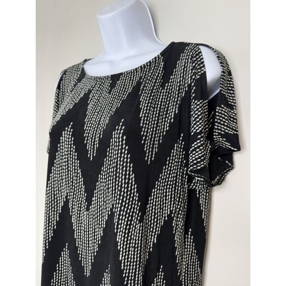 Chicos Travelers Top Size 1 Medium Black Gray Chevron Travel Career Resort CEO - Picture 2 of 12